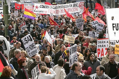 Aspecto de la manifestación que hoy ha conmemorado en Madrid el tercer aniversario de la invasión de Irak.