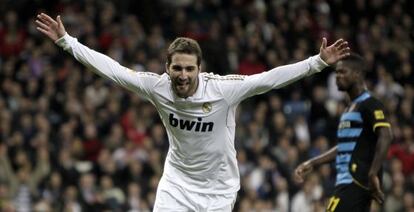 Higuaín celebra un gol.