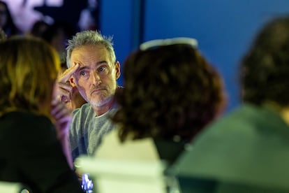 In the engine room of EL PAÍS: this is how the first page is decided | 50th Anniversary