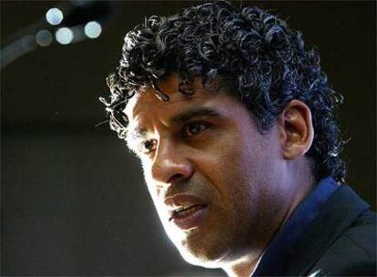 Frank Rijkaard, en conferencia de prensa