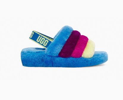 Si lo tuyo es la estética “Barbie” o tu ídolo de estilo es la Britney Spears de los 90, te cautivarán estas sandalias de piel de oveja multicolor. Son de Ugg y tienen un precio 119,95 euros.