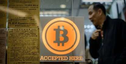 Un comercio de Hong Kong que acepta bitcoins.