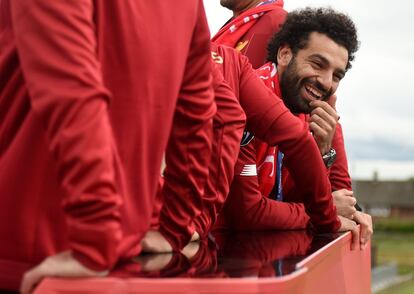 El jugador egipcio del Liverpool, Mohamed Salah, durante la celebración por las calles de Liverpool.