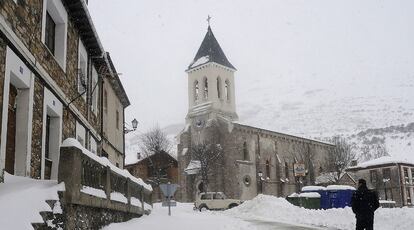 La AEMET ha advertido de que el tiempo empeorará a lo largo del domingo. Se prevén nevadas al nivel del mar en el norte y en Madrid capital