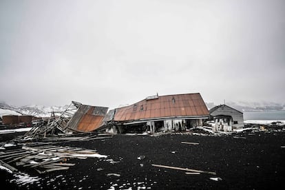 Restos de una instalación de la Hector Whaling Company, en la isla Decepción, en el occidente de la Península Antártica, el 24 de enero de 2024.