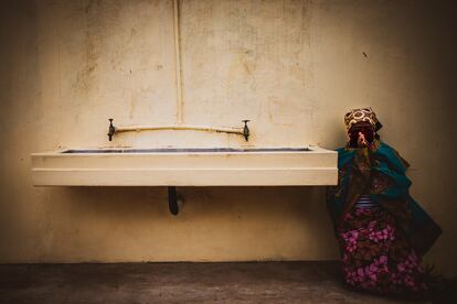 Lavabos recién construidos en la escuela de Primaria de Pateque, en el distrito de Manhiça, sur de Mozambique. Pincha en la imagen para ver la fotogalería completa.