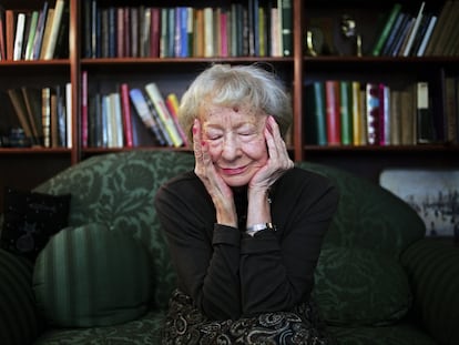 Wislawa Szymborska, en su casa en Cracovia en 2000.