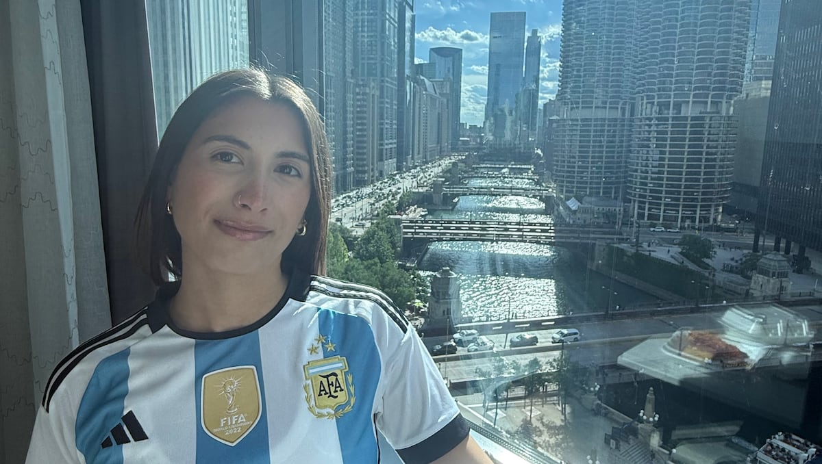 Una aficionada terminó en una celda del ICE cuando viajaba al Mundial