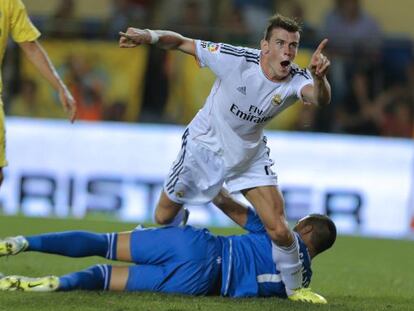 Gareth Bale celebra en el estadio de El Madrigal su primer gol en la Liga espa&ntilde;ola