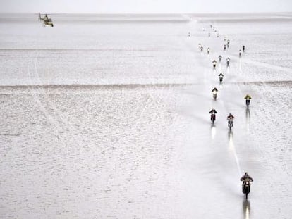 Imagen de la octava etapa, entre  Uyuni (Bolivia) e Iquique (Chile), el lunes.