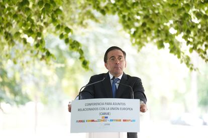 José Manuel Albares, comparece después de la reunión de la Conferencia para Asuntos Relacionados con la UE, en el Palacio de Artaza de Leioa, el pasado julio.