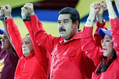 Diosdado Cabello y Nicol&aacute;s Maduro.
