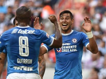 Guerr&oacute;n (i) y Ben&iacute;tez celebran un gol contra Monterrey