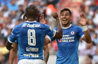 Guerr&oacute;n (i) y Ben&iacute;tez celebran un gol contra Monterrey