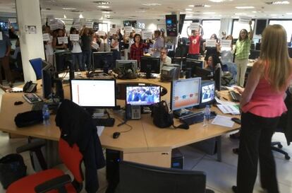 Protesta en la redacci&oacute;n de Torrespa&ntilde;a. 