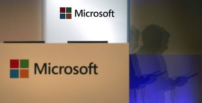 Logotipo de Microsoft en una feria tecnol&oacute;gica