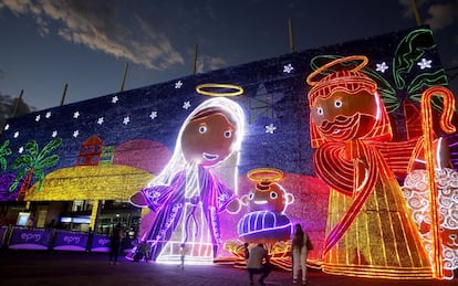 Tradicional alumbrado navideños con más de 37 millones de bombillas LED en la ciudad de Medellín (Colombia), el 5 de diciembre de 2017.