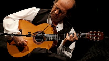 Paco de Lucía em um concerto no Teatro Real de Madrid em 2010.