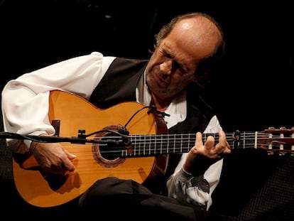 Paco de Lucía em um concerto no Teatro Real de Madrid em 2010.