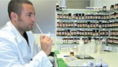 El laboratorio de L&D lanza nuevas fragancias cada año. Para crearlas se usan materias primas como los aceites esenciales.