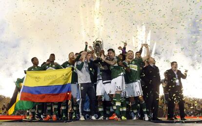 Los jugadores de Portland Timbers celebran el título.