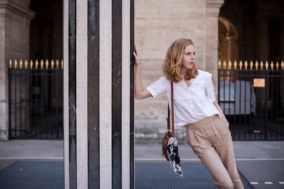 Lilith Verstrynge, secretaria de Estado para la Agenda 2030 y militante de Podemos, fotografiada en el Palais Royal de París el pasado jueves.