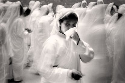 Monjas de las Misioneras de la Caridad en una misa en honor a la Madre Teresa en el aniversario de su muerte en el centro Mother House.