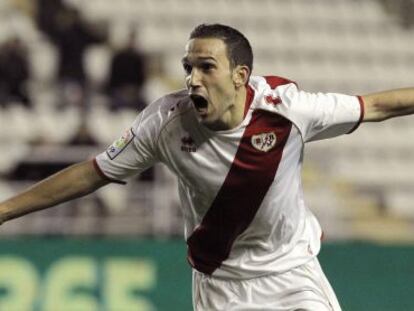 Nacho celebra su gol, marcado de espectacular zurdazo.