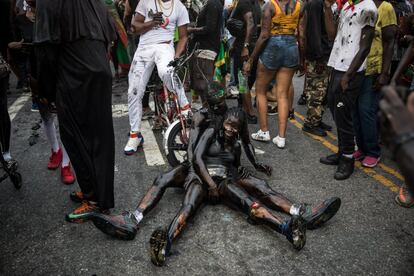 Participantes en la celebración anual de J'ouvert, que precede al Desfile anual del Día de las Indias Occidentales, en Brooklyn, Nueva York, EE.UU. El evento anual de J'ouvert está vinculado a una tradición que se encuentra en muchas naciones del Caribe y ahora relacionado con las celebraciones de carnaval.