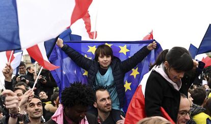 Partidaris de Macron celebren la victòria.
