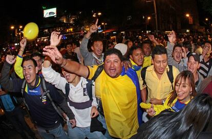 Aficionados de Ecuador celebran la clasificación mundialista