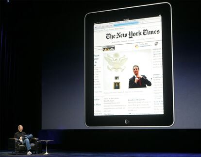 El gran tamaño de la pantalla (9,7 pulgadas) permiten la lectura de las ediciones digitales de periódicos