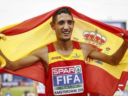 Ilias Fifa, tras ganar el Europeo de 5.000m.