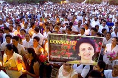 Imagen de la marcha silenciosa en homenaje a Consuelo Araújo Noguera, que congregó a miles de personas en su ciudad natal de Valledupar.