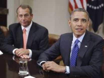 En la imagen, el presidente estadounidense Barack Obama (d) y el presidente de la Cámara de Representantes John Boehner (i) durante una reunión en la Casa Blanca, Washington, el pasado 16 de noviembre de 2012.  EFE/Archivo