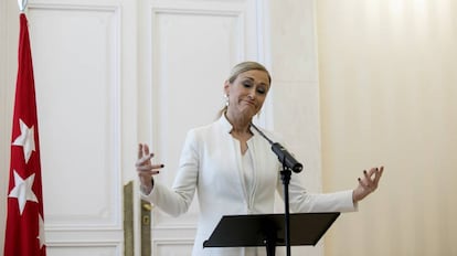 La presidenta de la Comunidad de Madrid, Cristina Cifuentes, comparece en rueda de prensa para anunciar su dimisión, el pasado 25 de abril.