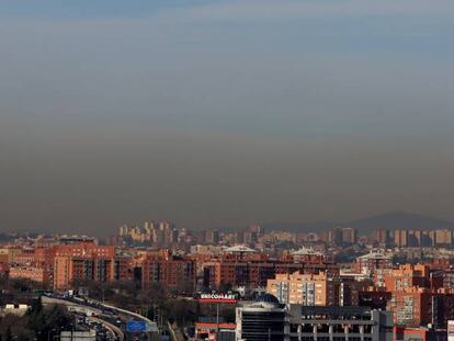 Boina de contaminacion en Madrid desde Mercamadrid ayer miércoles.