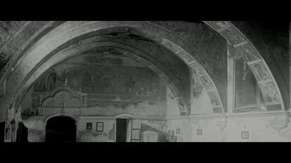 La sala capitular en 1936, antes del incendio, fotografiada por Josep Gudiol, en una imagen del documental.