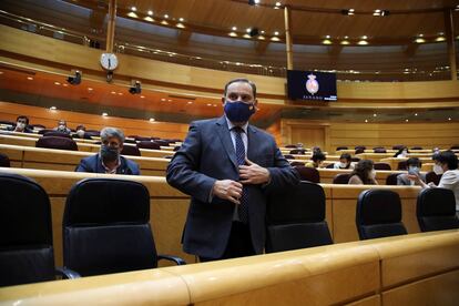 El ministro de Transportes, José Luis Ábalos, en una sesión en el Senado.