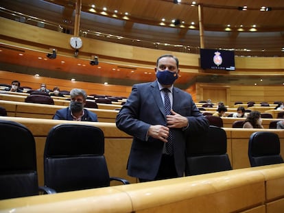 El ministro de Transportes, José Luis Ábalos, en una sesión en el Senado.