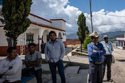 Aldama, Estado de Chiapas, habitantes se reúnen en el palacio municipal