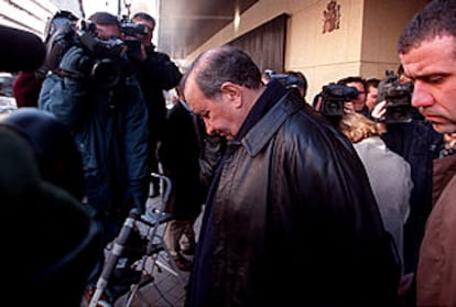 El alcalde de Marbella, Jesús Gil, a su salida de la Audiencia Nacional, en enero del año 2000.