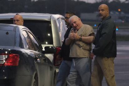 El expresidente de Panamá, Ricardo Martinelli, en el aeropuerto de Miami.