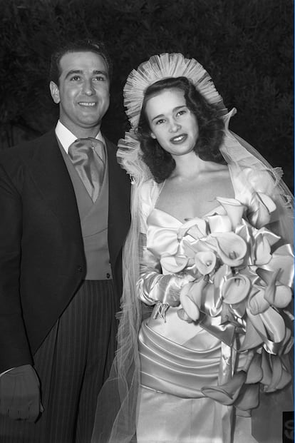 A los 17 años contrajo matrimonio con el agente de Hollywood Pat DiCicco (en la foto) y se divorciaron cuatro años después. En 1945, con 21, Vanderbilt se volvió a casar con el director de orquesta británico Leopold Stokowski, casi 40 años mayor que ella.