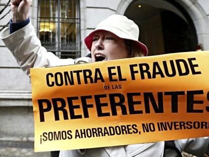 Protesta de afectados por las preferentes en Madrid.