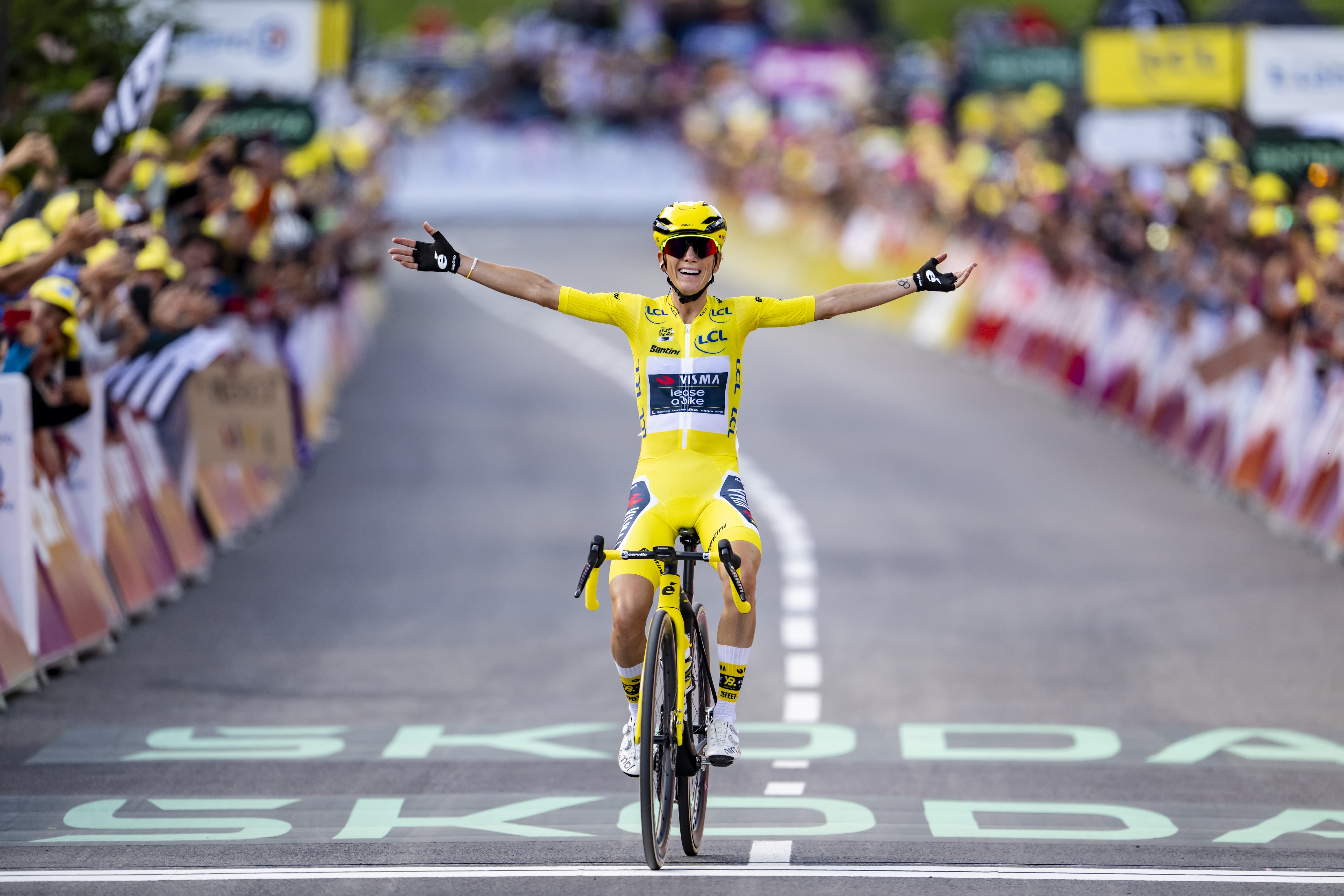 Pauline Ferrand-Prévot hace lo que quiere en el Tour de Francia femenino