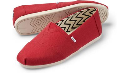 Las alpargatas de la marca Toms son todo un clásico para estar cómodos en verano.