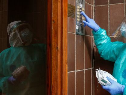 A health worker makes a home visit to a patient in Barcelona.