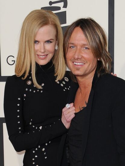 Tras su ruptura con Tom Cruise en 2001, Nicole Kidman no volvió a casarse hasta cinco años después. Esta vez lo hizo con el cantante neozelandés de música country Keith Urban. En la imagen, posa con su todavía marido en los premios Grammy de 2015.