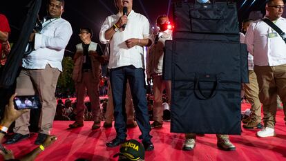 Gustavo Petro habla durante un evento de cierre de campaña ante unos 40.000 asistentes, en Barranquilla (Colombia), en mayo de 2022.